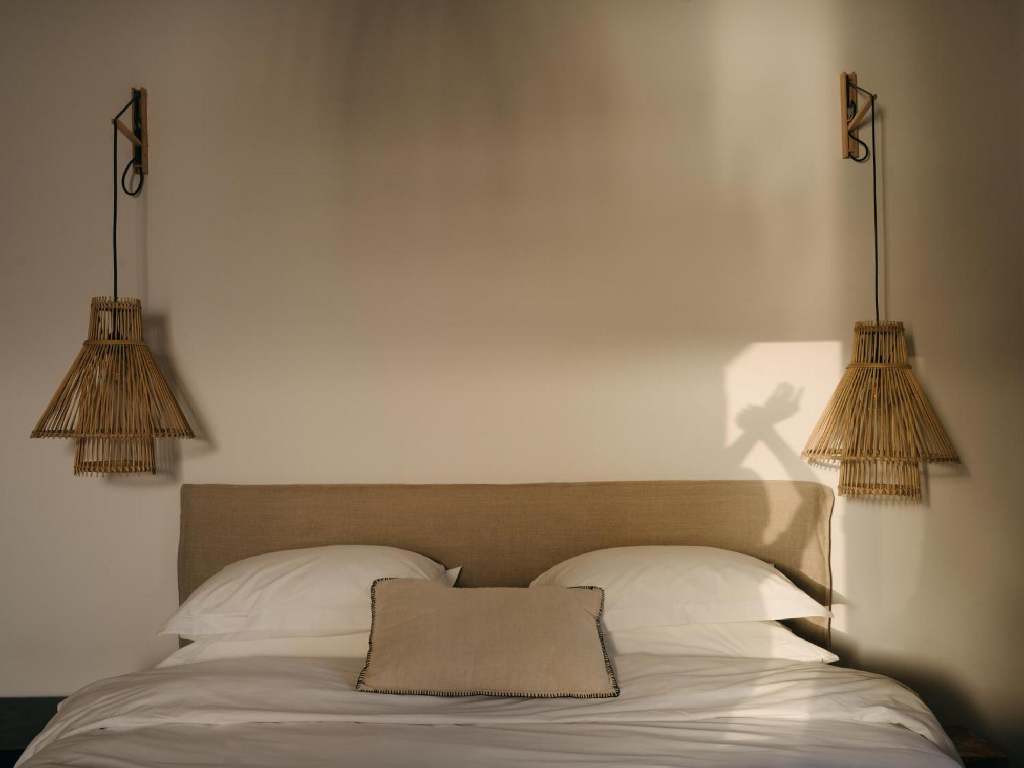 Kourmas Suites Limeni Exterior photo